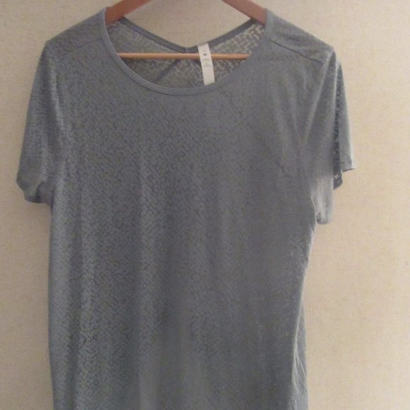 Loop Around Tee - Picture 6 of 12